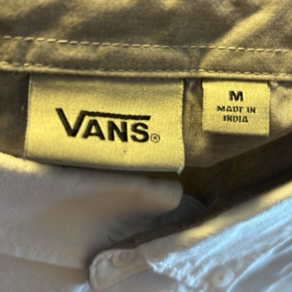 Vans button up white/purple size M unique and looks nice shoot - Picture 3 of 3